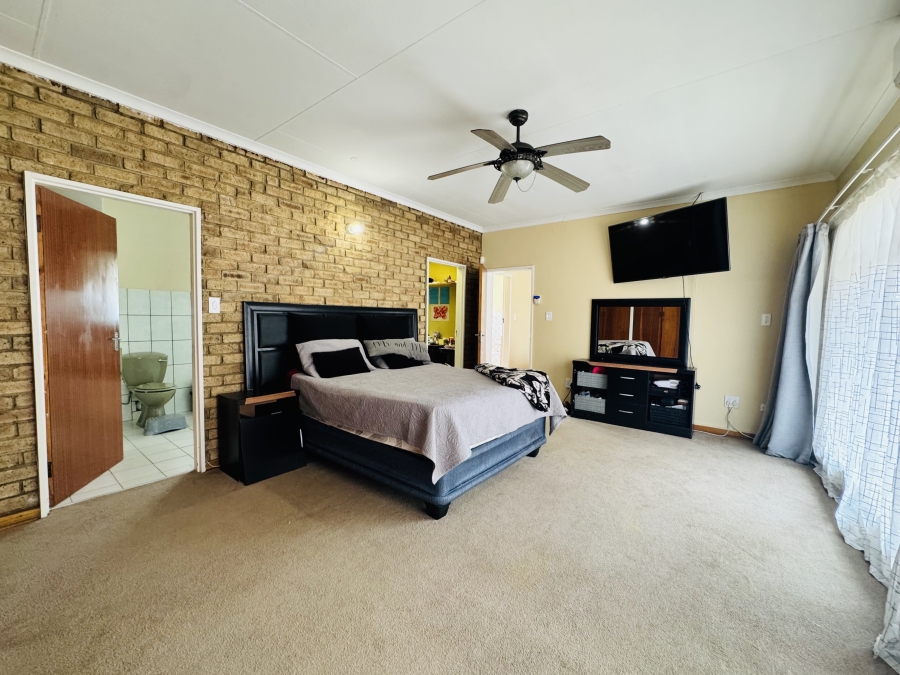 4 Bedroom Property for Sale in La Hoff North West